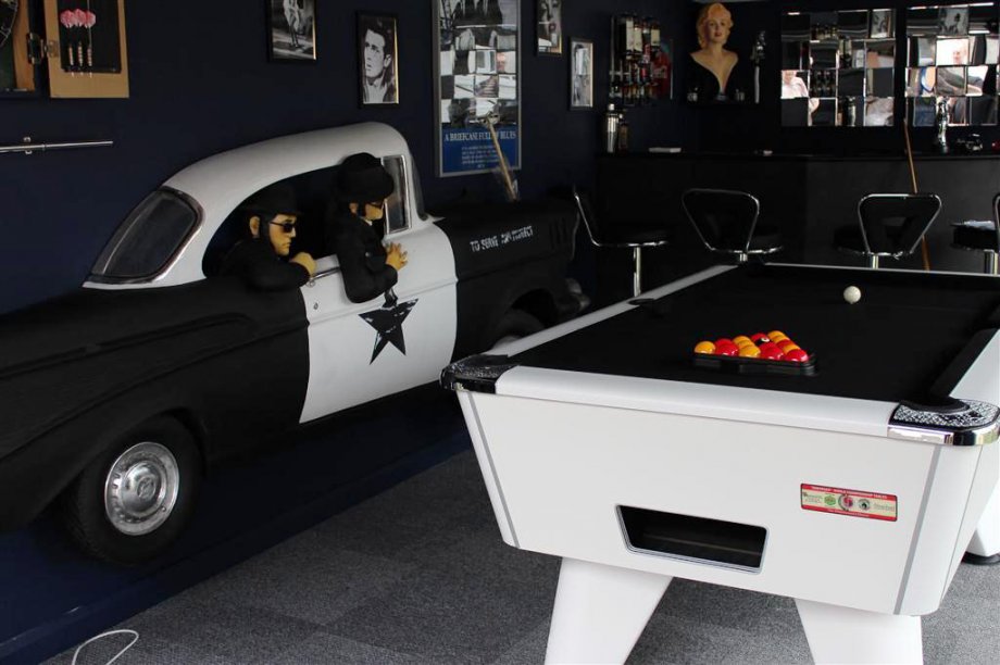 White Supreme Winner Pool Table