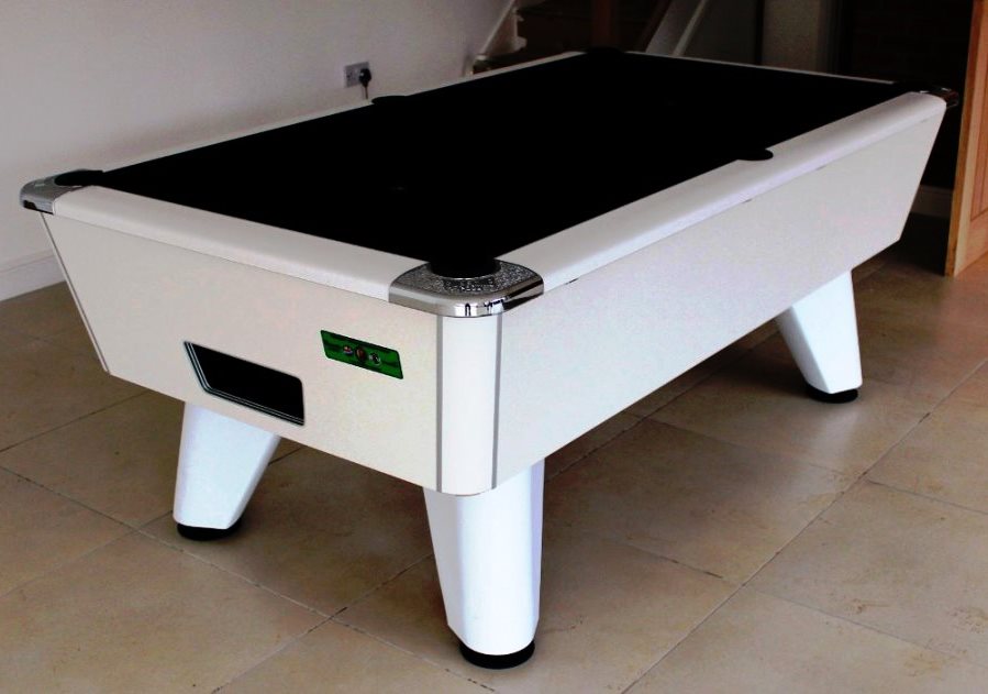 Supreme Winner White Table with Black Cloth