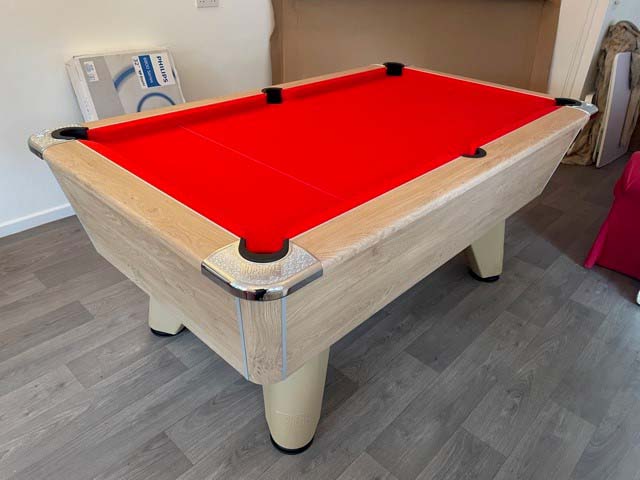 Supreme Winner - Oak Table with Red Cloth