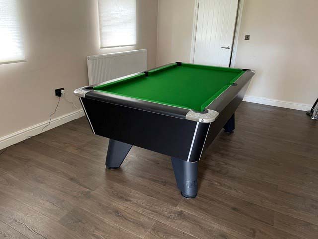 7ft Black Winner Table with Green Wool Cloth